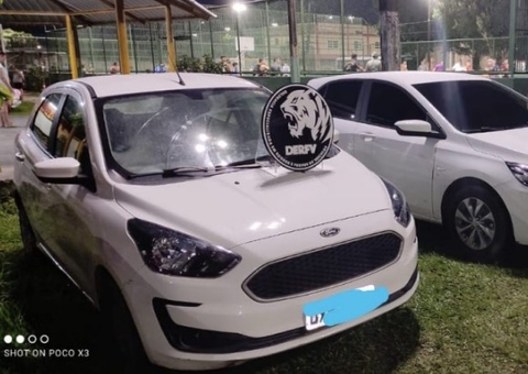 Dupla é presa alterando sinal identificador de carros roubados em Manaus