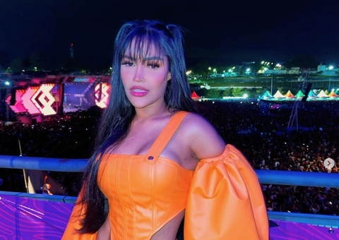 Ex-bbb Flay choca ao mostrar rosto cheio de espinhas por uso de chip da beleza