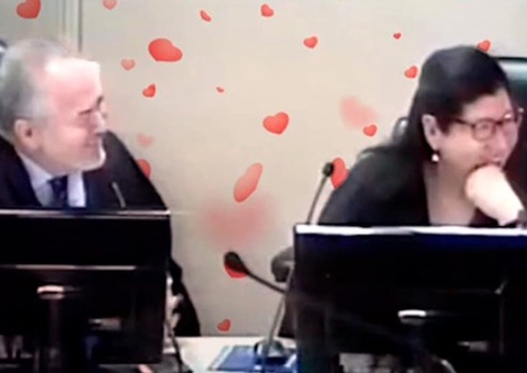 Vídeo: Desembargador surpreende ao declarar amor antigo a colega