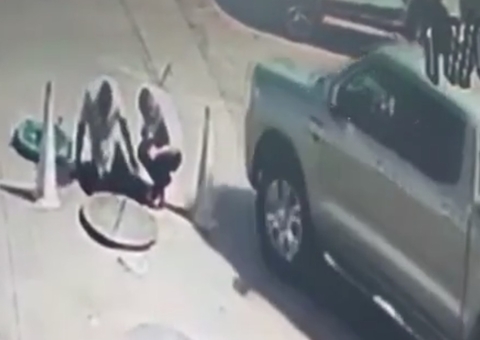 Cenas fortes: Caminhonete passa por cima de funcionários de posto de gasolina