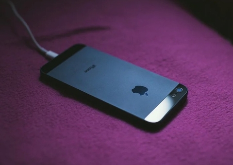 Procon multa Apple por venda separada de carregadores de celular no Amazonas