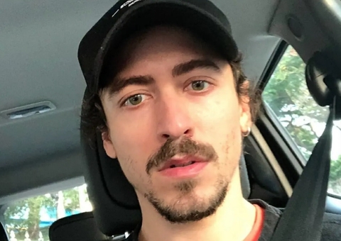 Jesuíta Barbosa aparece nu em vídeo íntimo e web vai à loucura