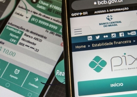 Auxiliar de serviços gerais viraliza ao receber R$ 95 mil por engano e devolver