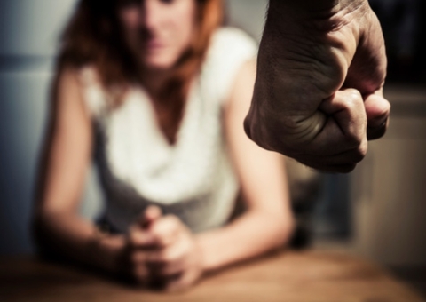 Servidoras vítimas de violência podem pedir transferência do local de trabalho, prevê PL