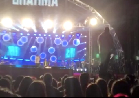 Henrique e Juliano encerram show às pressas após queda de produtores do palco