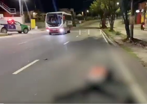 Cabo do Exército morre ao ser arremessado contra árvore em acidente em Manaus