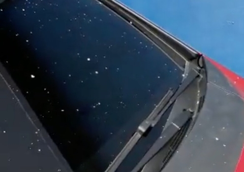 Incêndio em fábrica provoca 'chuva de fuligem' em bairros de Manaus; Vídeo