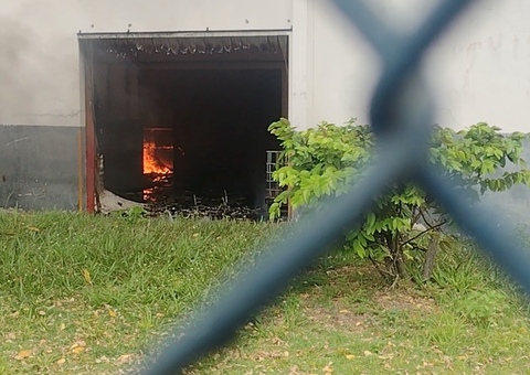 Fogo em fábrica de Manaus teria iniciado em casa de máquina, diz comandante