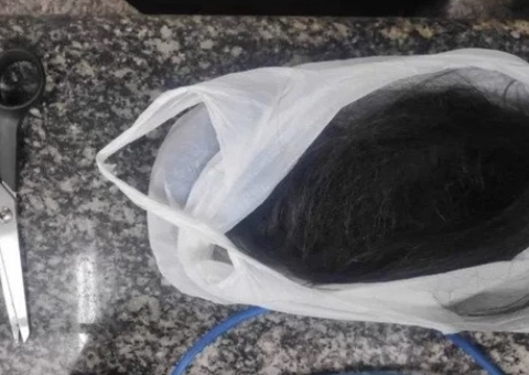 Com medo de chifre, homem corta cabelo da companheira enquanto ela dormia