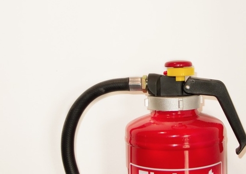 Idoso é preso por matar colega em asilo com extintor de incêndio 