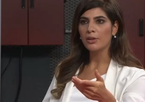 Andréia Sadi choca ao revelar quantas mensagens acumulam no celular em minutos