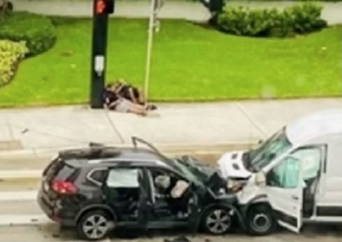 Dirigindo, homem recebe sexo oral e quase tem pênis decepado ao bater carro