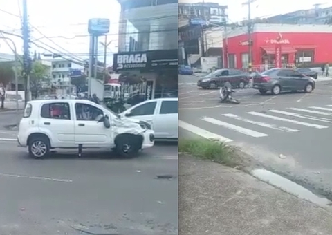 Carro e moto se chocam em cruzamento de avenida em Manaus; Vídeo