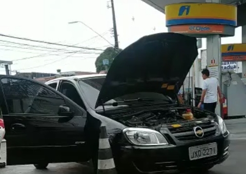Vídeo: motoristas denunciam posto Ypiranga por vender gasolina com água na Alvorada