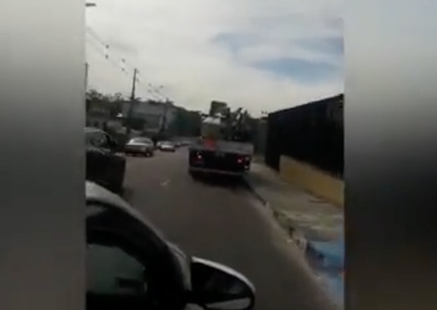 Revoltados, moradores expulsam equipe da Amazonas Energia no Alvorada; vídeos