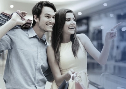 Namorados vão ganhar presentes mais baratos este ano, segundo Fecomércio