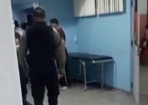 Desesperada, mãe depreda hospital de Manaus ao saber da morte da filha de 1 ano