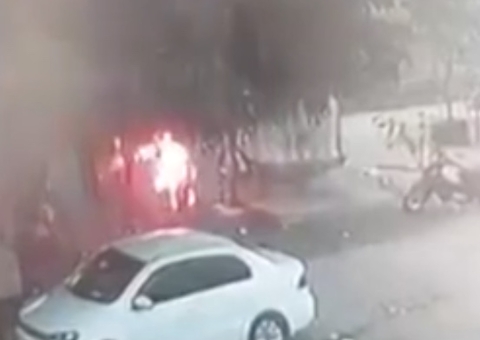 Vídeo mostra mulher correndo com corpo em chamas na Bahia 