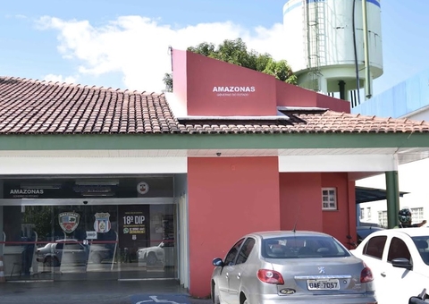 Mulher é presa suspeita de se passar por funcionária do Cras para furtar casas em Manaus