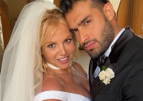 Britney Spears posa com Madonna e mais famosas em casamento de conto de fadas; veja fotos