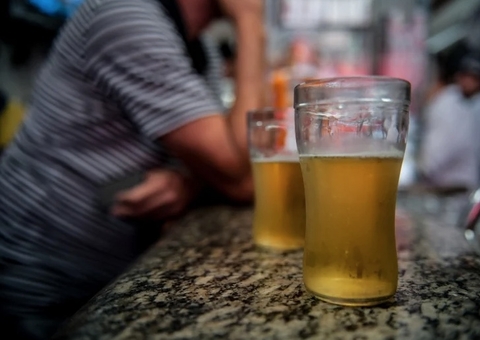 Mesmo com inflação, brasileiros não largam cerveja e consumo cresce no país