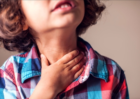 Médicos encontram objeto na garganta de menino que sofreu parada cardíaca em Manaus