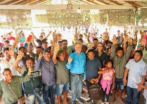 Arthur Virgílio visita comunidade indígena Sateré-Mawé em agenda pelo Amazonas