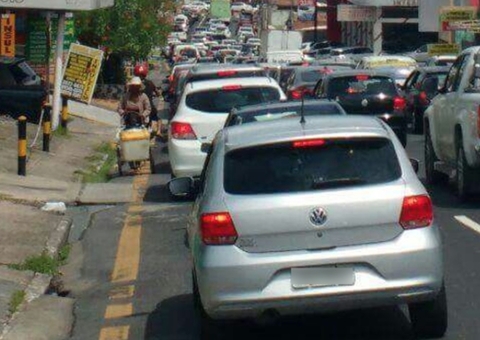 Avenida no Centro de Manaus é interditada para obras de drenagens e esgotos