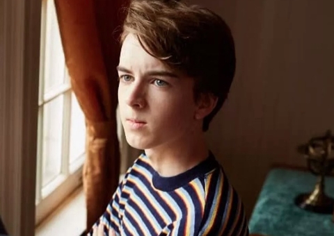 Ator de Riverdale confessa ter matado mãe e planejado morte de primeiro-ministro