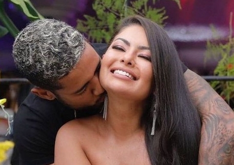 Viúvo de Paulinha Abelha faz tatuagem em homenagem à cantora