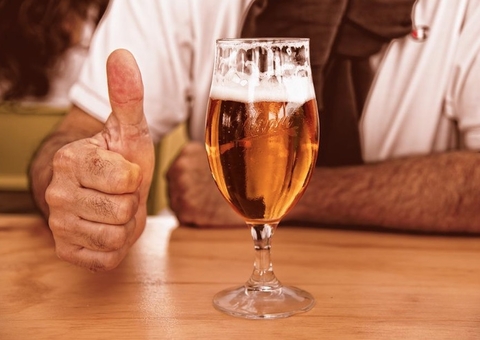 Estudo revela que beber uma cerveja por dia faz bem para o intestino 