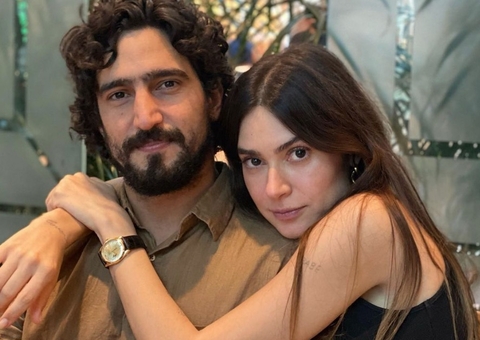 Thaila Ayala se revolta após mulheres mandarem nudes para o marido, Renato Góes