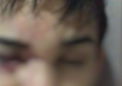 Cliente cospe e espanca baterista em bar no Centro de Manaus