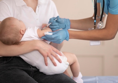 Agência americana autoriza vacinação contra covid em bebês a partir de 6 meses