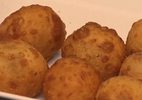 Mulher é envenenada por 'amiga' com bolinhos de carne e tem casa roubada