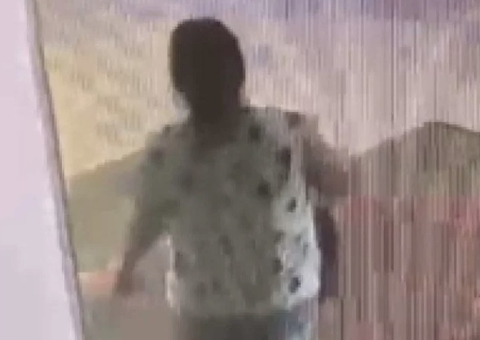 Mãe de influencer tem bolsa furtada por mulher durante missa; Vídeo 