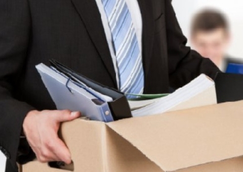 Bancário que trabalhou como tatuador durante licença médica recebe justa causa