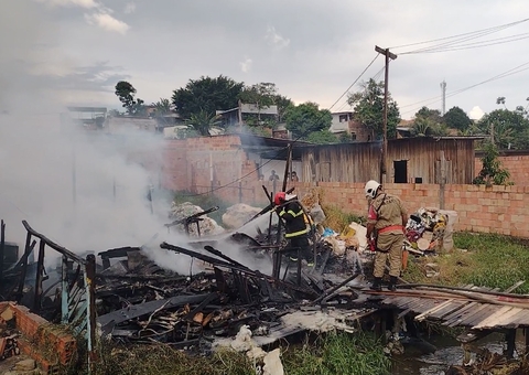 'Não estava acreditando' diz idoso que perdeu tudo em incêndio em Manaus 