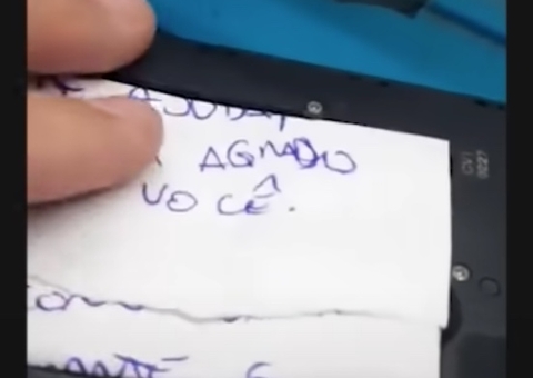 Pastor deixa celular em assistência para esconder traição e bilhete viraliza: 'me ajuda'