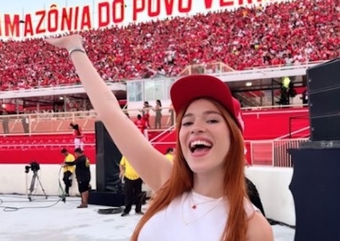 Torcedora do Garantido, Ana Clara 'surta' no 1º dia do Festival Folclórico de Parintins