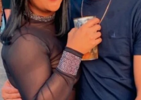 Mulher aparece segurando mão do marido durante orgia em show de Henrique e Juliano