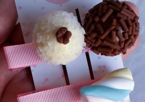 Criança quebra dente ao morder doce de biscuit em laço e cliente pede dinheiro de volta