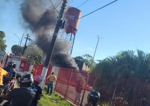 Curral do Boi Garantido tem incêndio em protesto de trabalhadores por falta de pagamento
