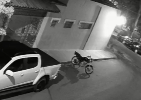 Fantasma? Vídeo mostra moto andando sozinha e assusta moradores
