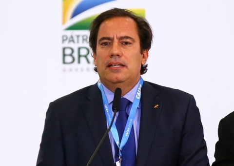 Pedro Guimarães aparece em evento da Caixa com esposa e diz ser 'pautado pela ética'