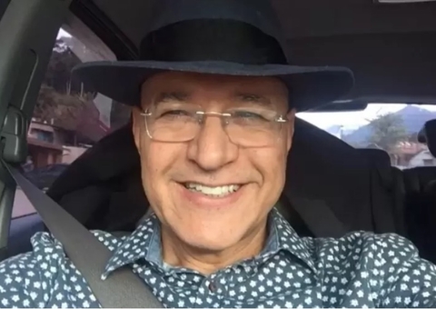 Cantor gospel Sergio Lopes sofre AVC e perde parte dos movimentos do corpo