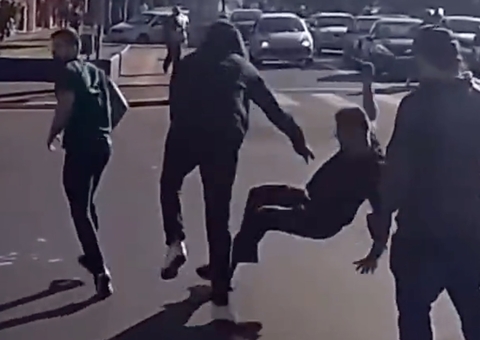 Vídeo: Arthur do Val, o 'Mamãe Falei', é agredido por ex-deputado federal no Paraná