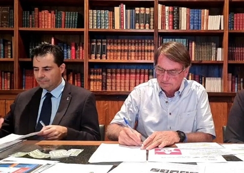 Em live, Bolsonaro não fala de escândalo na Caixa e ataca Lula