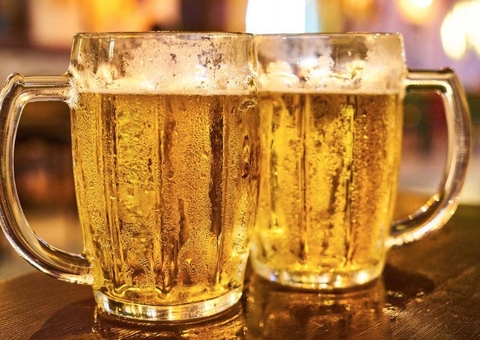 Criança de 5 anos entra em coma alcoólico após ingerir álcool em escola 