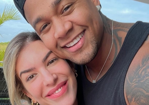 Lore Improta revela photoshop em foto de sunga de Leo Santana: ‘Quase terminamos'